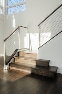 Starting step with cable railing